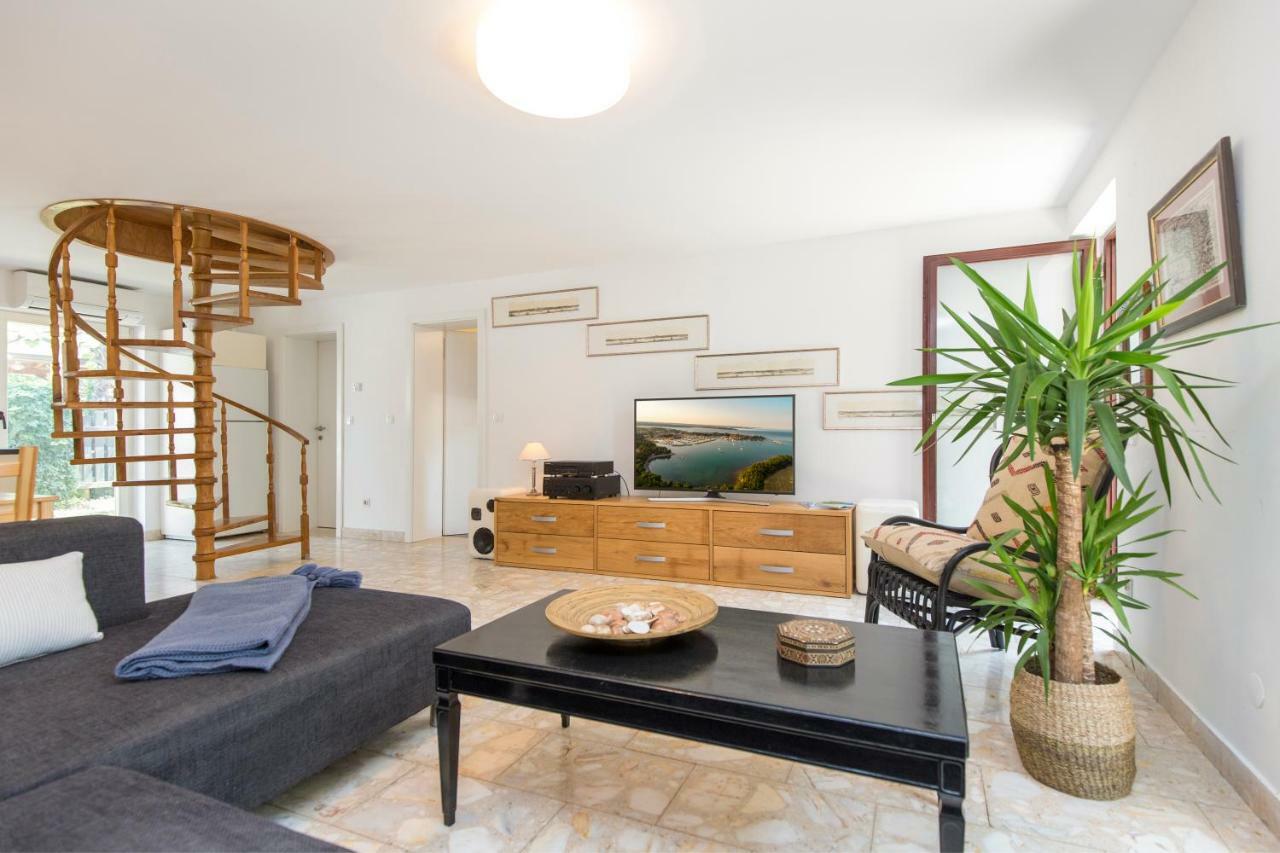 Casa Flora 3-Minutes' Walk From The Beach Novigrad  Exterior photo